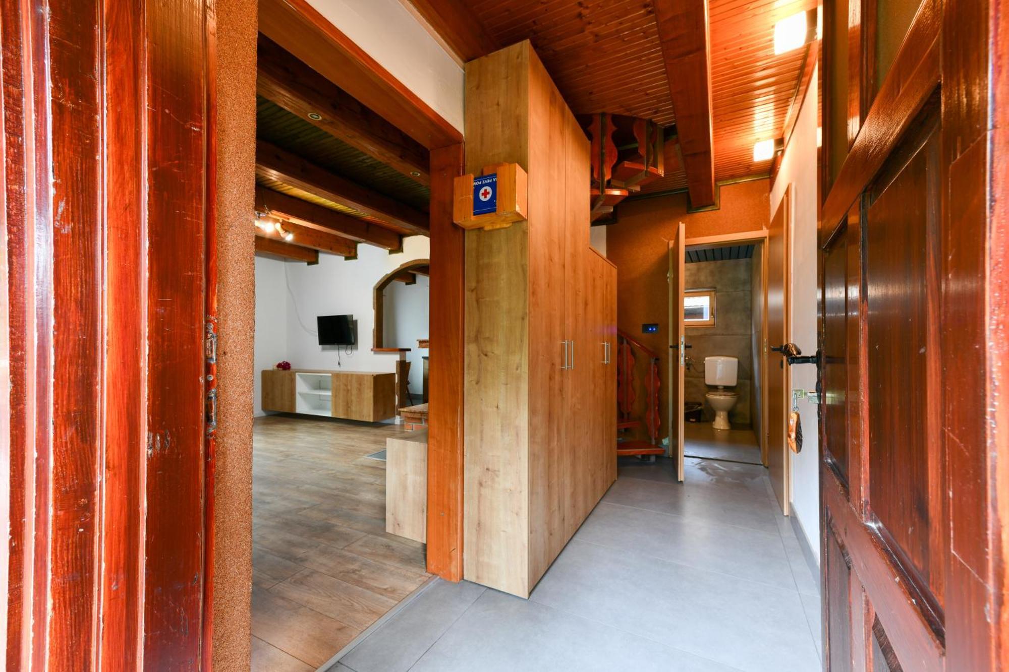 Guest House Martin Korana ภายนอก รูปภาพ