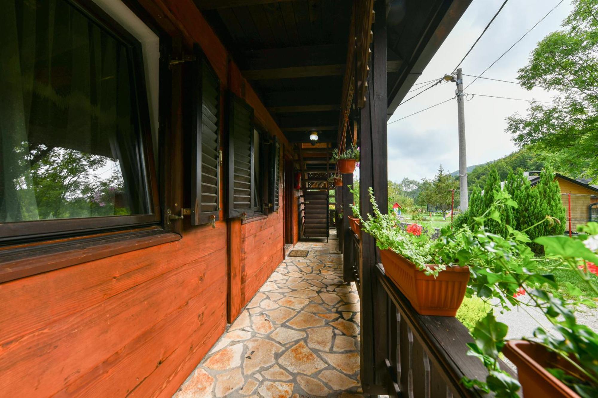Guest House Martin Korana ภายนอก รูปภาพ